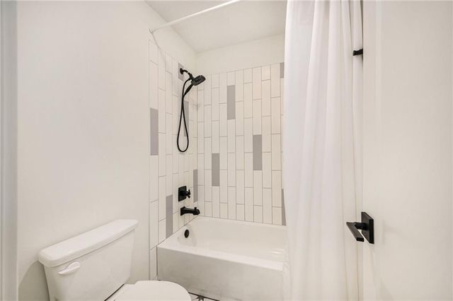 3133 SW Summit View Trail, Lee's Summit, MO 64082