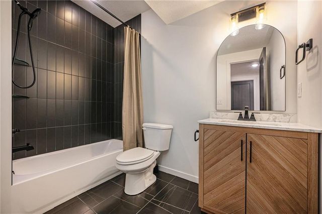 3133 SW Summit View Trail, Lee's Summit, MO 64082