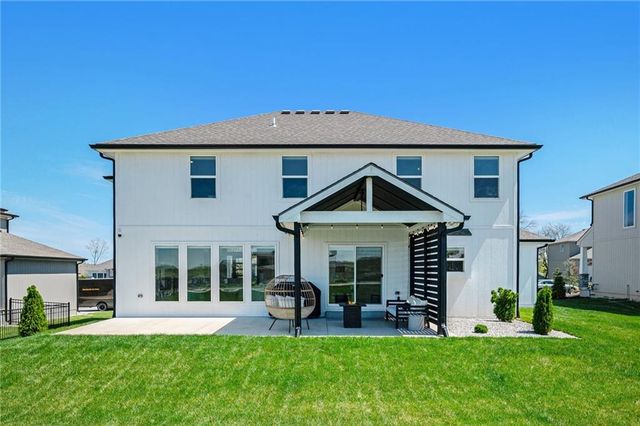 3133 SW Summit View Trail, Lee's Summit, MO 64082