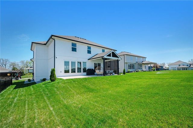 3133 SW Summit View Trail, Lee's Summit, MO 64082