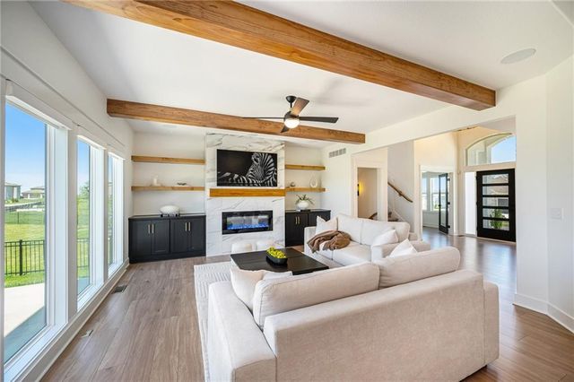 3133 SW Summit View Trail, Lee's Summit, MO 64082