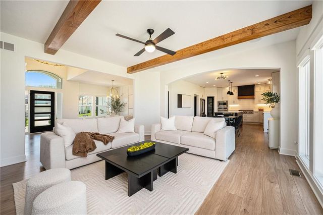 3133 SW Summit View Trail, Lee's Summit, MO 64082