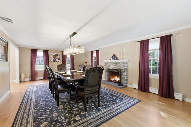 45 Constitution Dr, Leominster, MA 01453