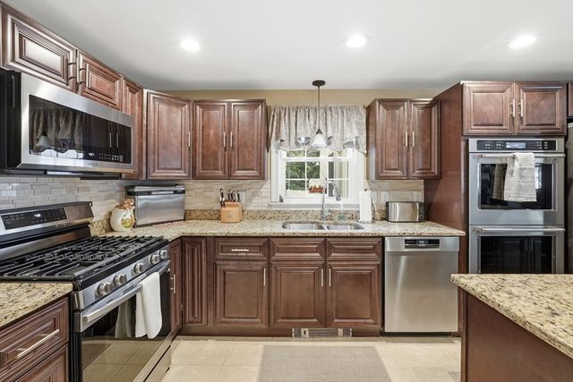45 Constitution Dr, Leominster, MA 01453