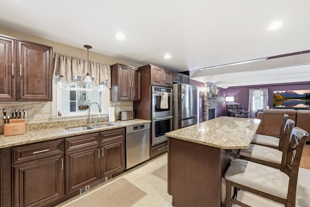 45 Constitution Dr, Leominster, MA 01453