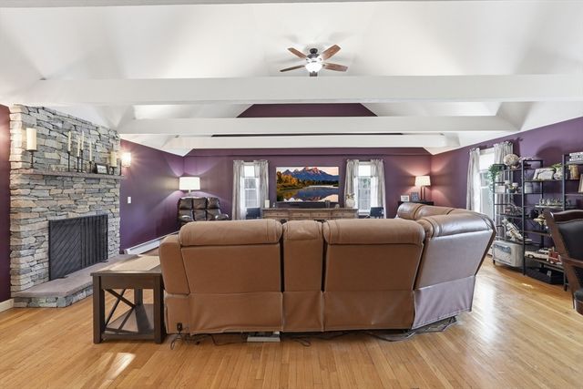 45 Constitution Dr, Leominster, MA 01453