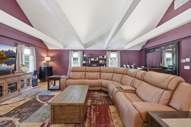 45 Constitution Dr, Leominster, MA 01453
