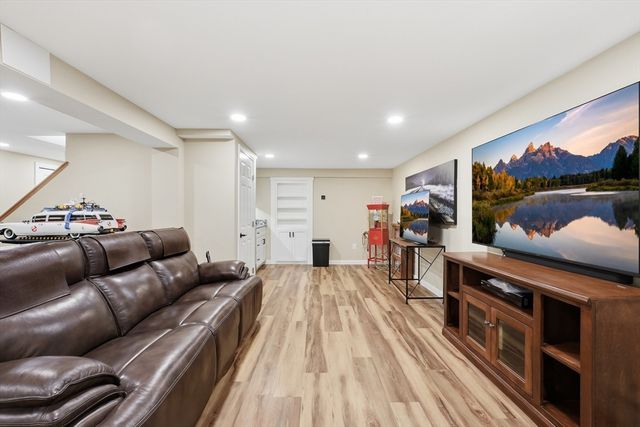 45 Constitution Dr, Leominster, MA 01453