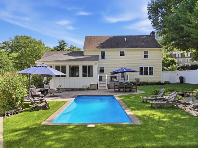 45 Constitution Dr, Leominster, MA 01453