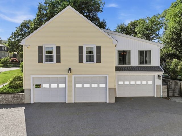 45 Constitution Dr, Leominster, MA 01453