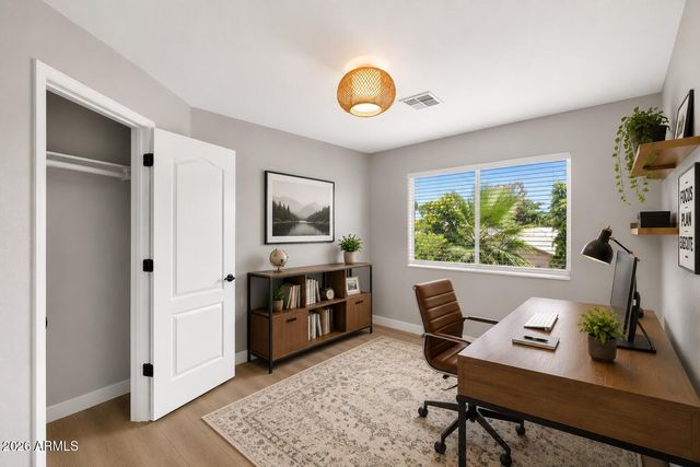 219 W ANGELA Drive, Phoenix, AZ 85023
