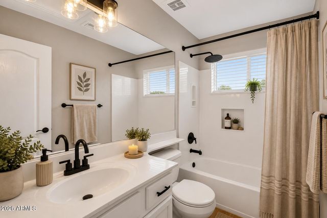 219 W ANGELA Drive, Phoenix, AZ 85023