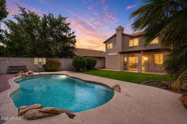 219 W ANGELA Drive, Phoenix, AZ 85023