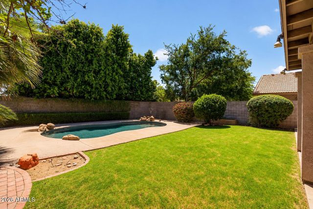 219 W ANGELA Drive, Phoenix, AZ 85023