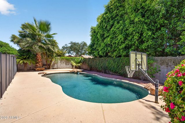 219 W ANGELA Drive, Phoenix, AZ 85023