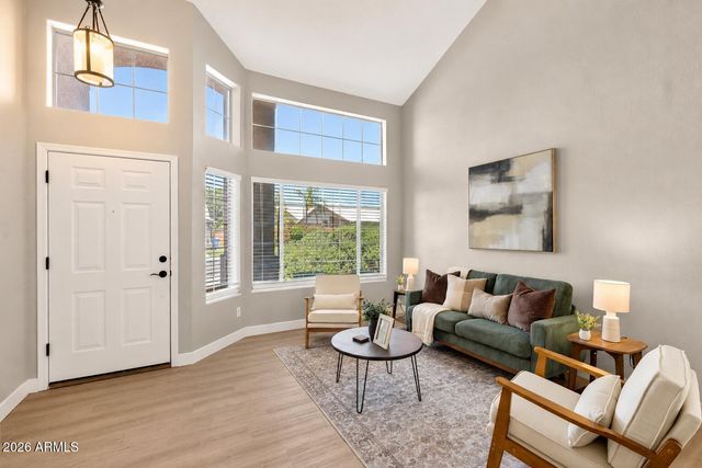 219 W ANGELA Drive, Phoenix, AZ 85023