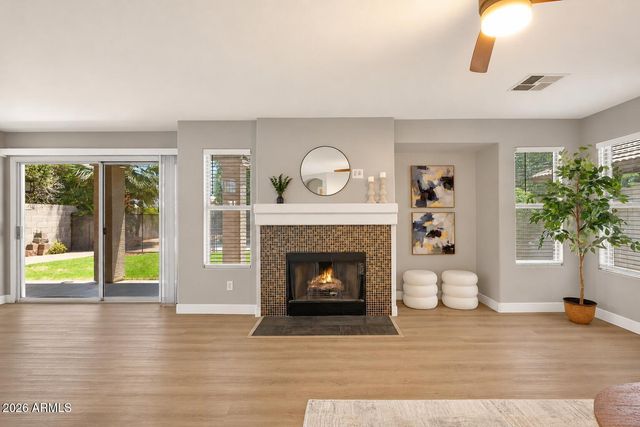 219 W ANGELA Drive, Phoenix, AZ 85023