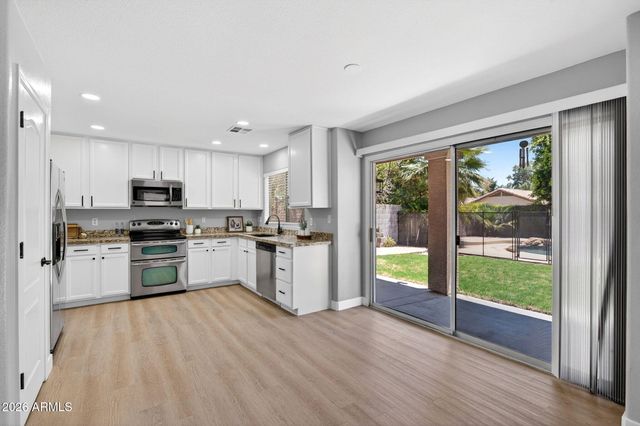 219 W ANGELA Drive, Phoenix, AZ 85023