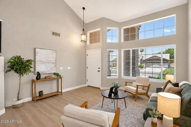 219 W ANGELA Drive, Phoenix, AZ 85023