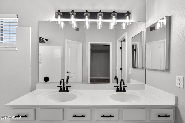 219 W ANGELA Drive, Phoenix, AZ 85023
