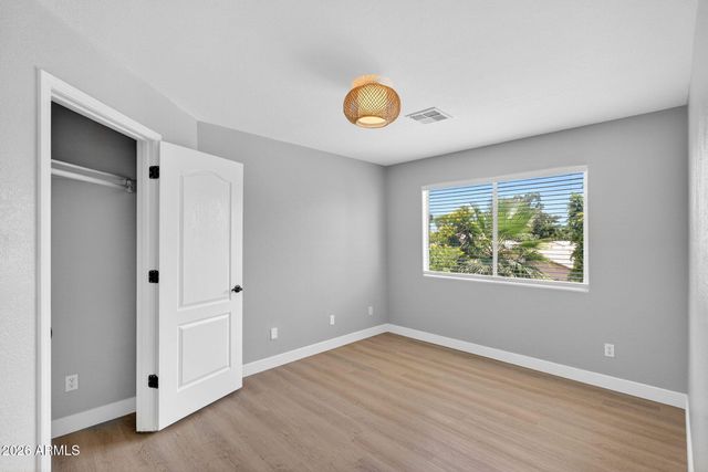 219 W ANGELA Drive, Phoenix, AZ 85023