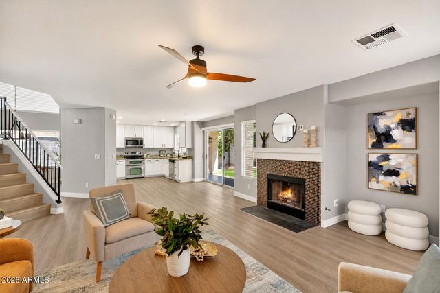 219 W ANGELA Drive, Phoenix, AZ 85023