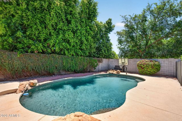 219 W ANGELA Drive, Phoenix, AZ 85023