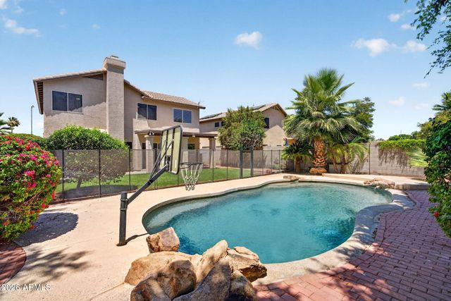 219 W ANGELA Drive, Phoenix, AZ 85023