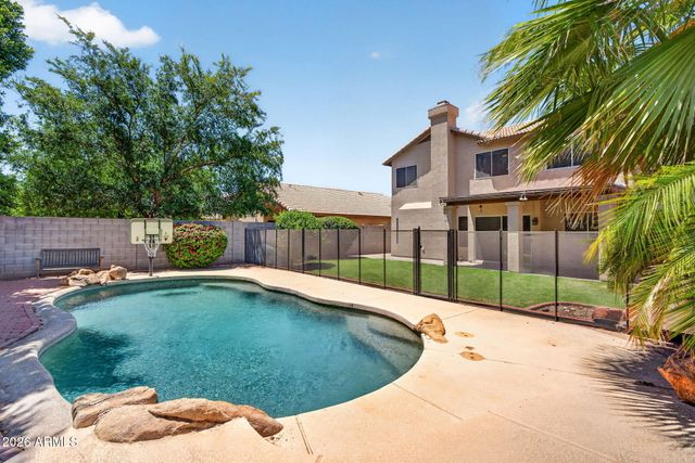 219 W ANGELA Drive, Phoenix, AZ 85023
