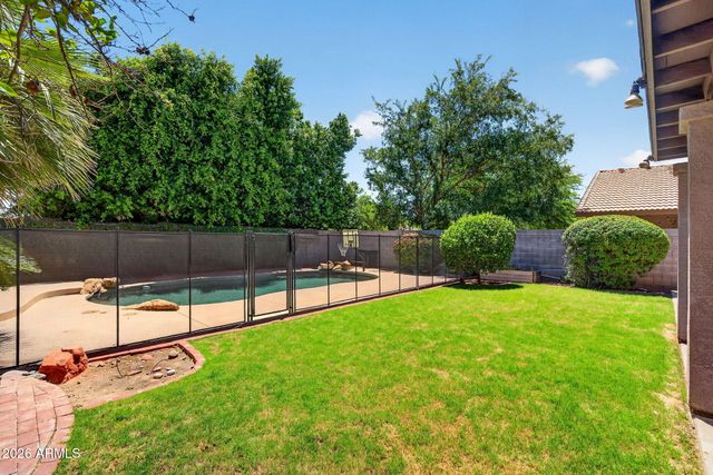 219 W ANGELA Drive, Phoenix, AZ 85023