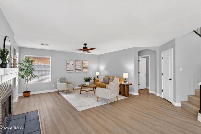 219 W ANGELA Drive, Phoenix, AZ 85023