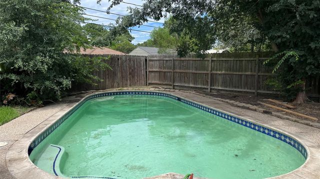 9959 El Chaco Street, Baytown, TX 77521