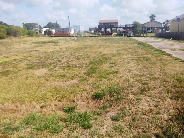 94 Neptune, Sargent, TX 77414