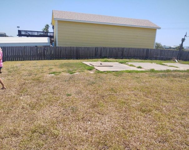 94 Neptune, Sargent, TX 77414