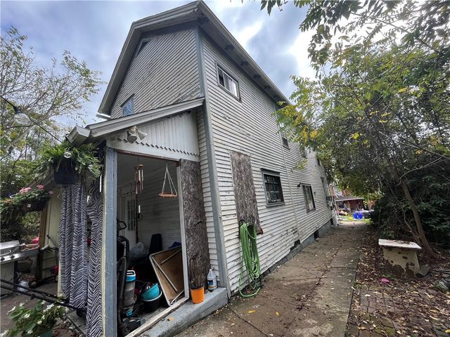 415 Bleakley Ave, New Castle, PA 16101