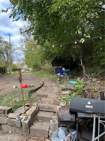 415 Bleakley Ave, New Castle, PA 16101