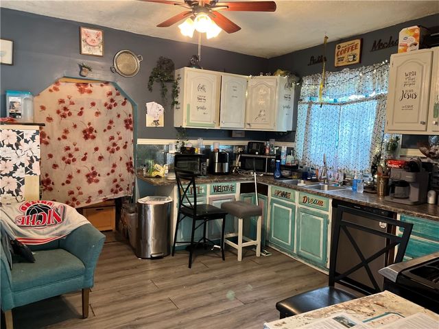 415 Bleakley Ave, New Castle, PA 16101