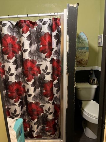 415 Bleakley Ave, New Castle, PA 16101