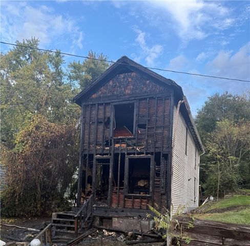 415 Bleakley Ave, New Castle, PA 16101