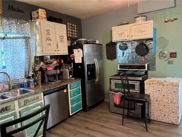 415 Bleakley Ave, New Castle, PA 16101