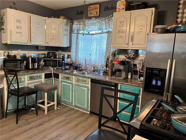 415 Bleakley Ave, New Castle, PA 16101