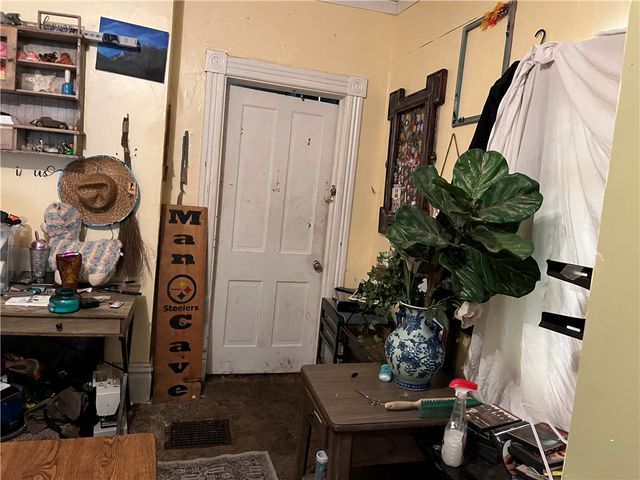 415 Bleakley Ave, New Castle, PA 16101