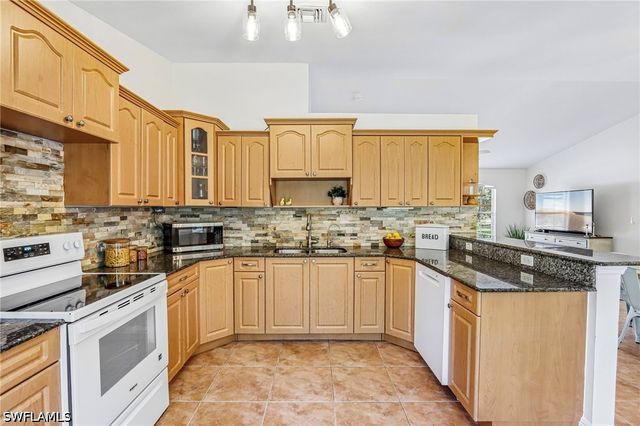 3360 2nd AVE NE, Naples, FL 34120