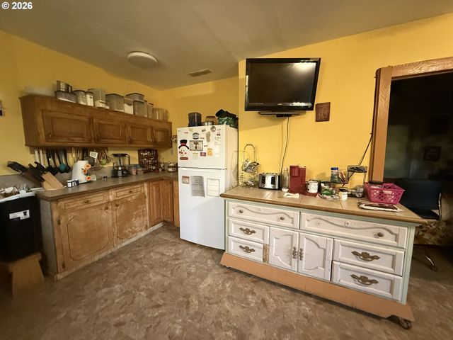 9045 DE JONG Rd, Amity, OR 97101