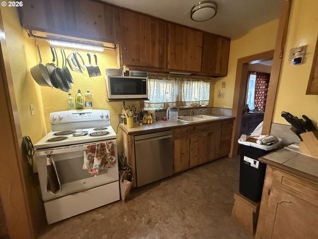 9045 DE JONG Rd, Amity, OR 97101