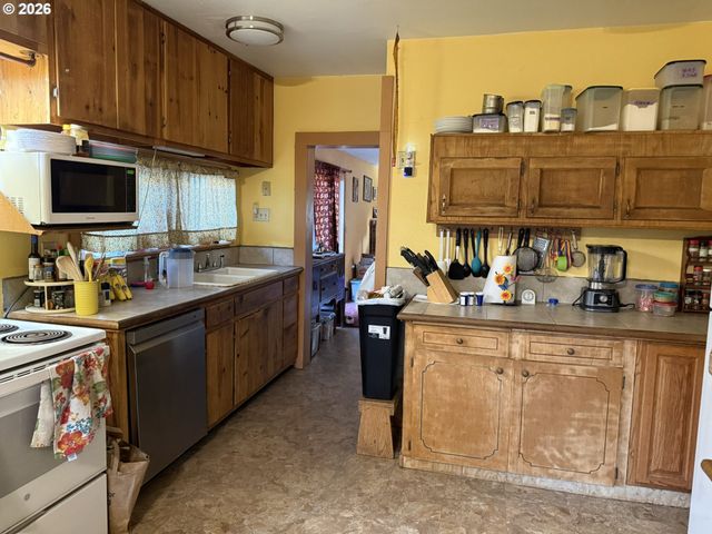 9045 DE JONG Rd, Amity, OR 97101