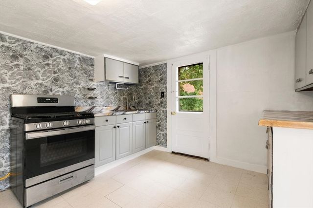 6 Minot St, Stoneham, MA 02180