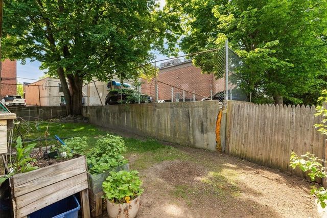 6 Minot St, Stoneham, MA 02180
