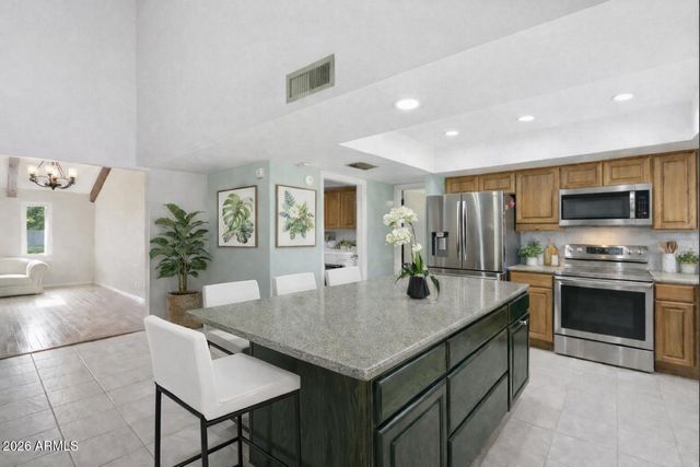 16 W WOOD Drive, Phoenix, AZ 85029