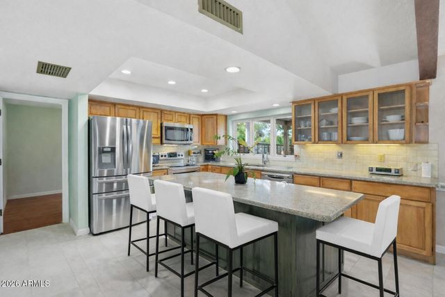 16 W WOOD Drive, Phoenix, AZ 85029